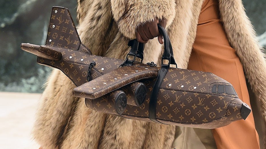 Cận cảnh "túi xách máy bay" $39,000 mới ra mắt của Louis Vuitton - 2