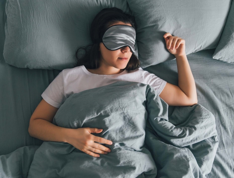 Lạ chỗ không ngủ được? Cách này sẽ giúp bạn ngủ ngon hơn khi đi du lịch