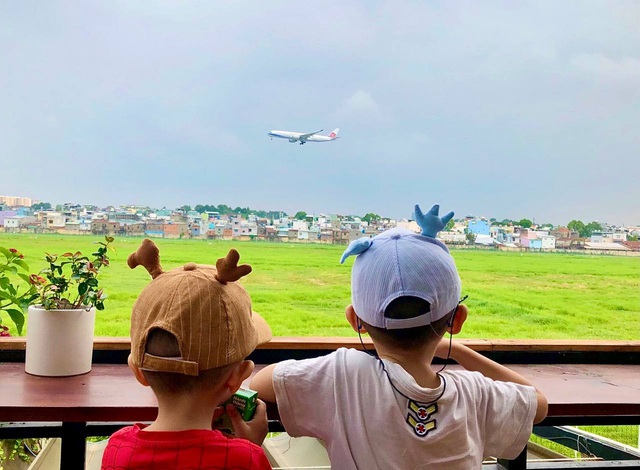 Hai quán cà phê có view ngắm máy bay lướt ngang qua đầu ở Sài Gòn - 7