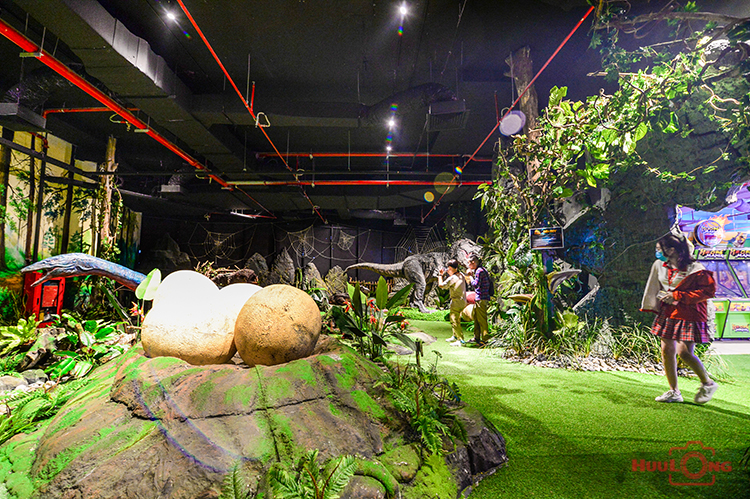Experience the lively dinosaur park in the heart of the city - 1