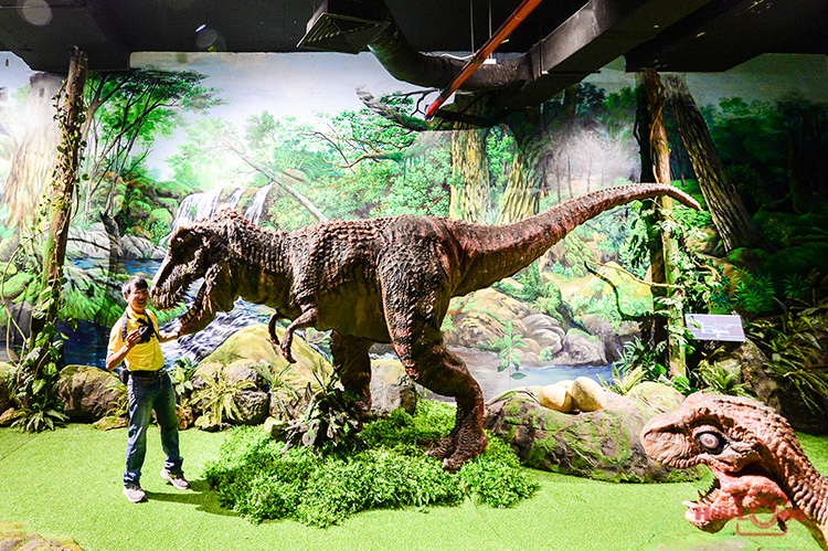 Experience the lively dinosaur park in the heart of the city - 2