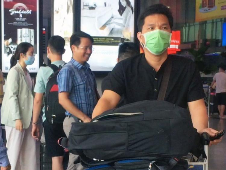 Sân bay Tân Sơn Nhất nhộn nhịp người trở lại TP.HCM sau lễ