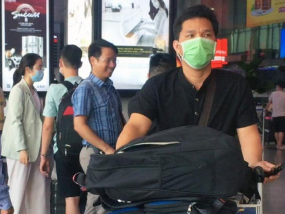 Chuyển động - Sân bay Tân Sơn Nhất nhộn nhịp người trở lại TP.HCM sau lễ