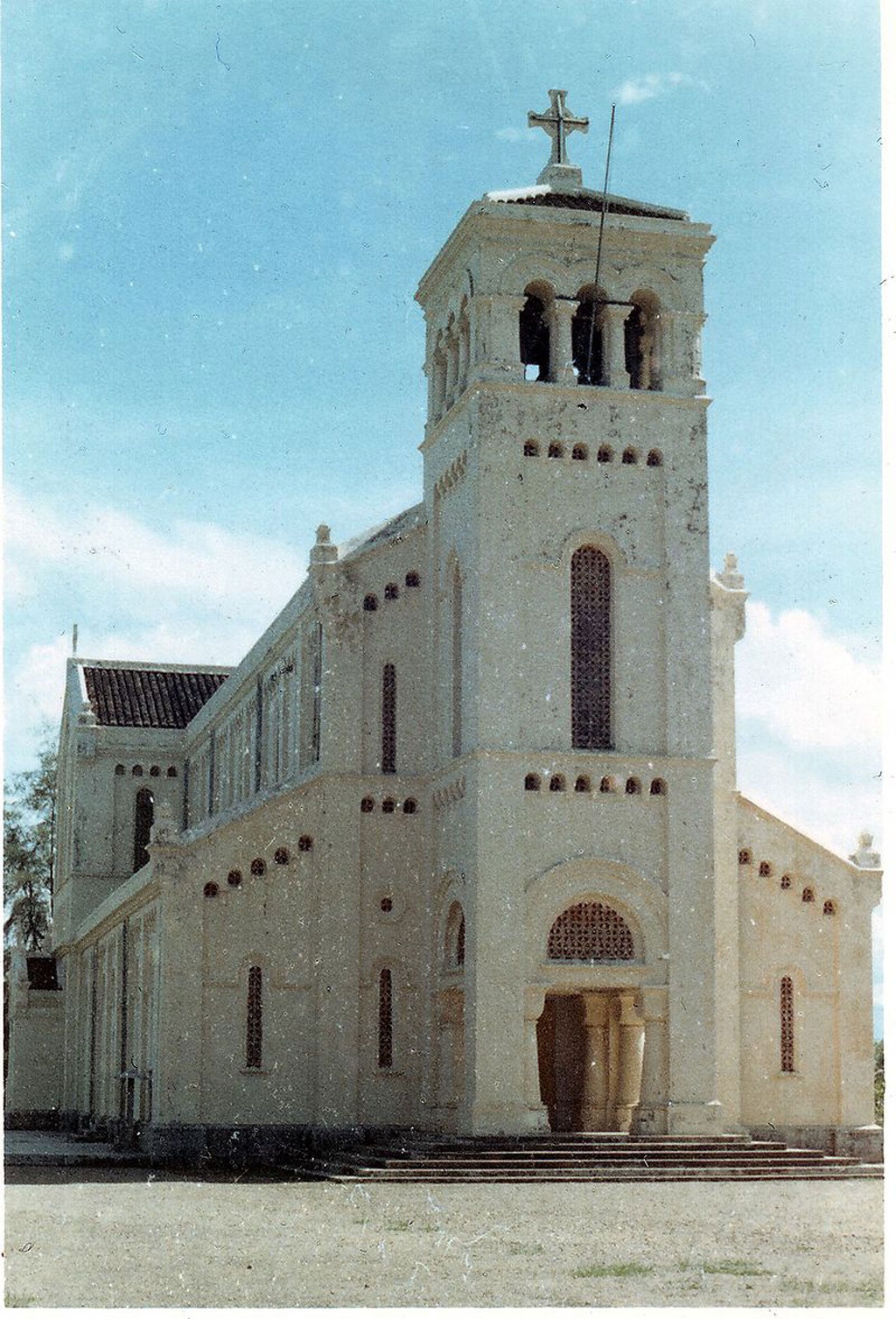 Nhà thờ Đức Bà, một trong bốn vương cung thánh đường tại Việt Nam - 2