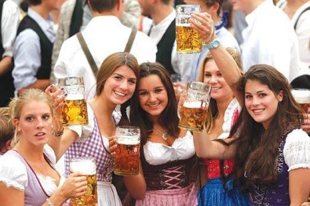 Lễ hội bia Oktoberfest lớn nhất thế giới tiếp tục bị lỡ hẹn - 1