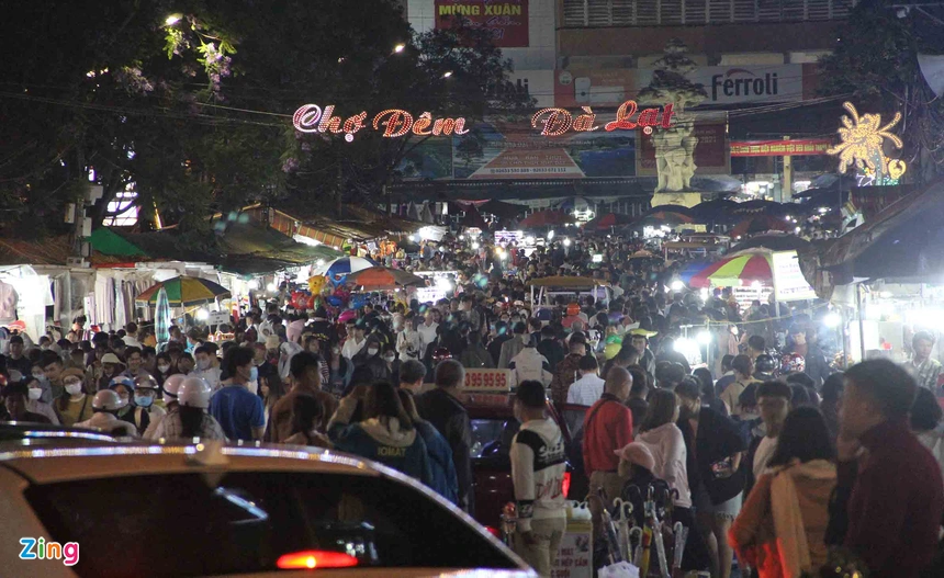 Lượng du khách đến Đà Lạt dịp lễ 30/4 tăng 180% - 1