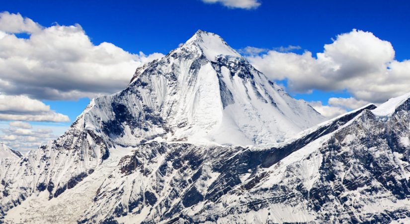 Sau Everest, thêm đỉnh núi nổi tiếng trên dãy Himalaya hết ‘miễn nhiễm’ trước COVID-19 - 1