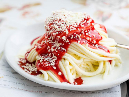 Ăn gì - Kem spaghetti bán hơn 30 triệu suất mỗi năm