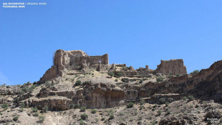 Vua Ardašīr đã xây dựng Qal’eh Dokhar I như một “pháo đài lá chắn” trong suốt thế kỷ thứ 3 của ông khi thành lập nên Đế chế Sasanian ở Iran. Tầng thứ ba của pháo đài là nơi ở của Ardašīr nhưng về sau bị thay thế bởi cung điện lớn hơn được vị vua này xây dựng gần đó.
