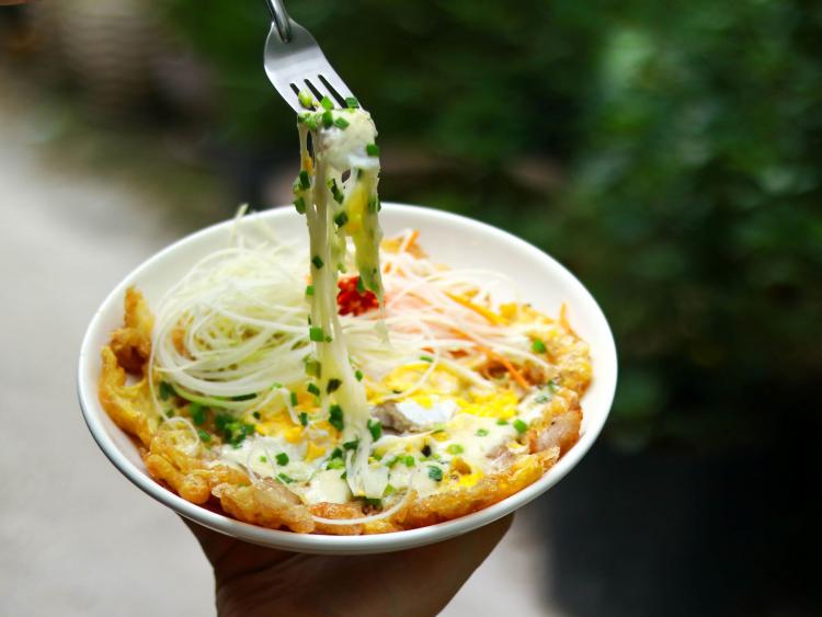 Bột chiên phô mai kéo sợi món ăn không dành cho người sợ béo tại Sài Gòn