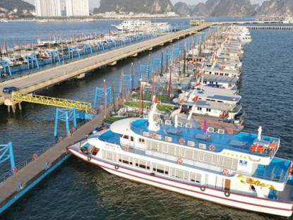 Chuyển động - Cận cảnh hơn 500 tàu du lịch nằm 'ngắc ngoải' bên bờ Vịnh Hạ Long