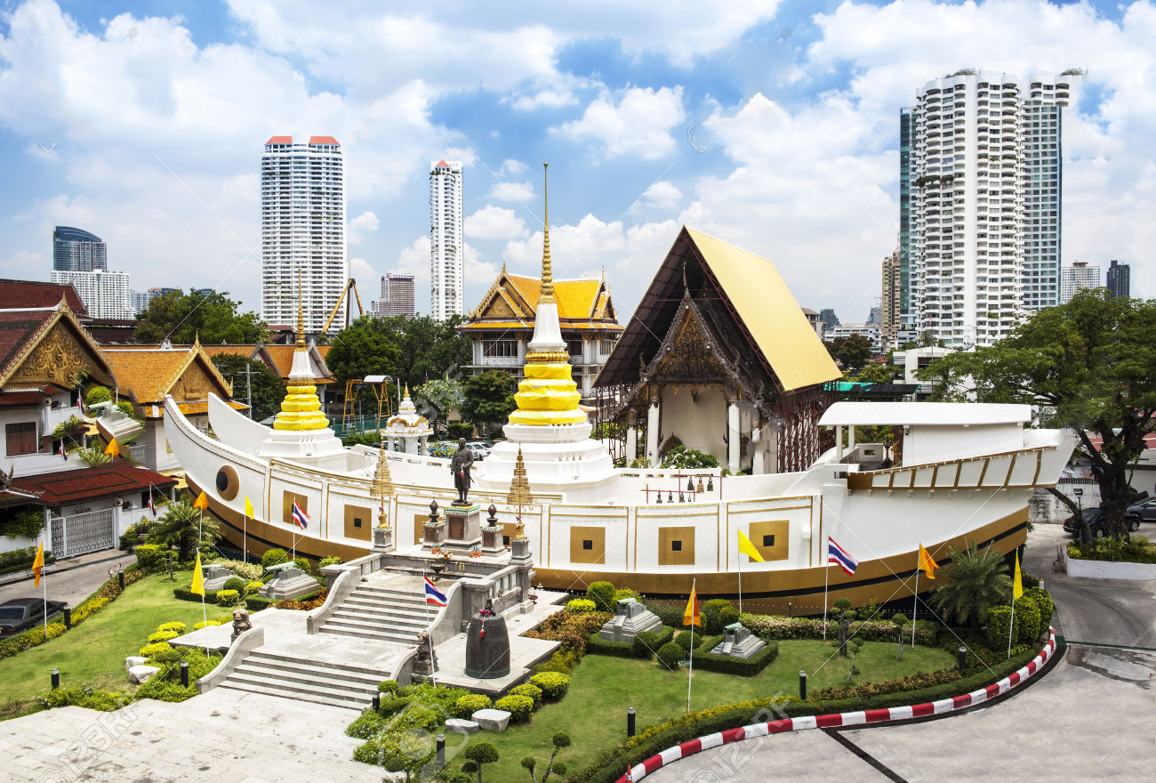 Ngôi chùa hình con thuyền khổng lồ ở Thái Lan - 1