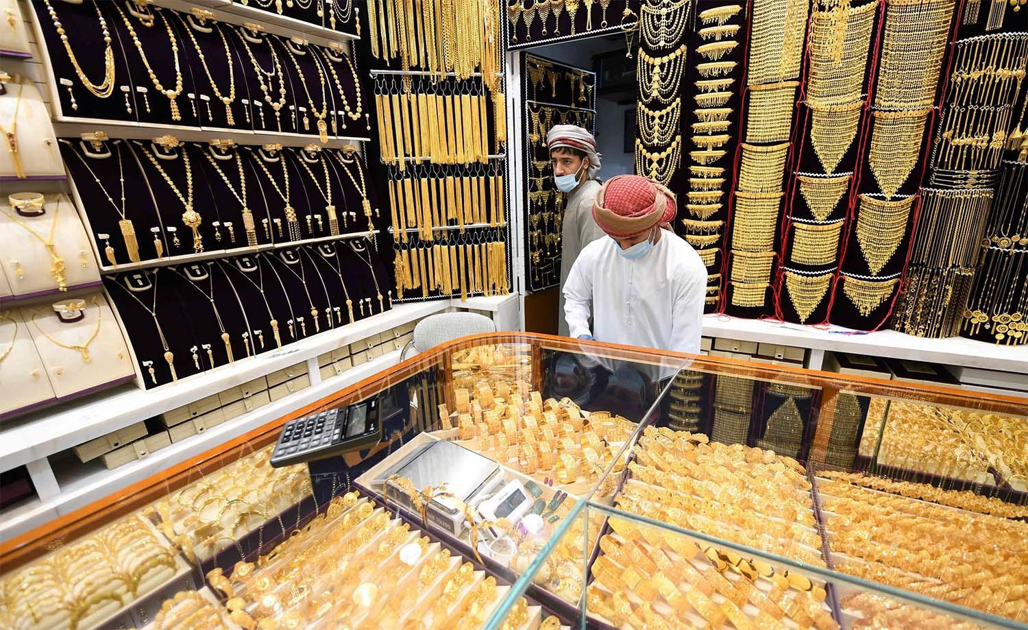 Dubai: Khu chợ bày bán hàng tấn vàng, "mặc cả" như mua rau - 4