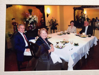 Ăn gì - Cuộc đón tiếp Tổng thống Bush của em gái Trịnh Công Sơn