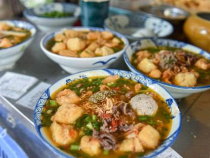 Ăn gì - Món 'bún nhà nghèo' có giá 'chát' nhất nhì Hà Nội nhưng vẫn đông khách