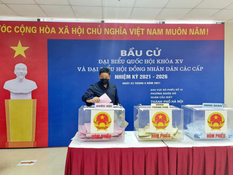 Dàn nghệ sỹ, sao Việt hào hứng trong ngày bầu cử