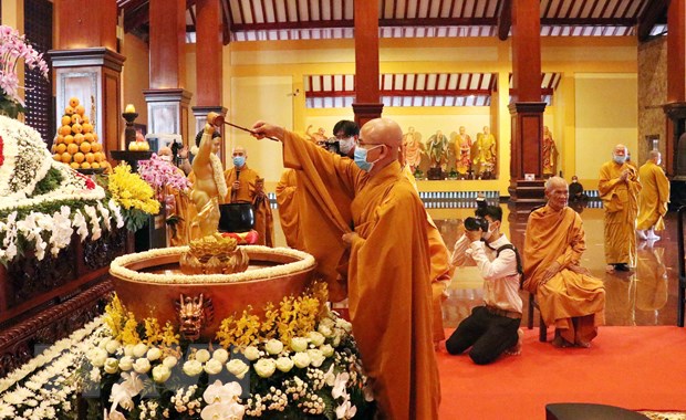 Đại lễ Phật đản: Tăng, ni TP.HCM xét nghiệm COVID-19 trước khi hành lễ - 1