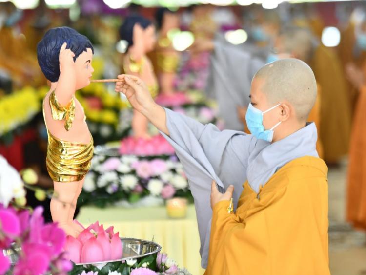 Phật tử cả nước đón mừng Đại lễ Phật đản