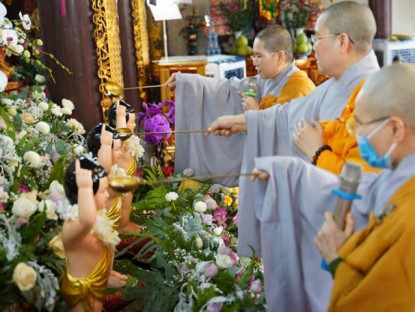 Lễ hội - Mùa Phật đản - mùa của yêu thương