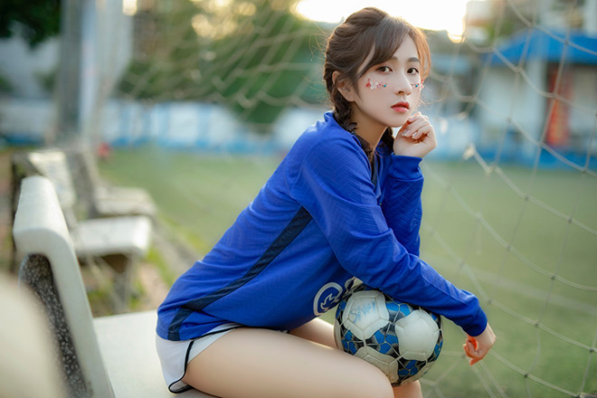 Hot girl &#34;mê Chelsea&#34; Minh Châu tung ảnh bikini nếu đội nhà vô địch C1 - 6