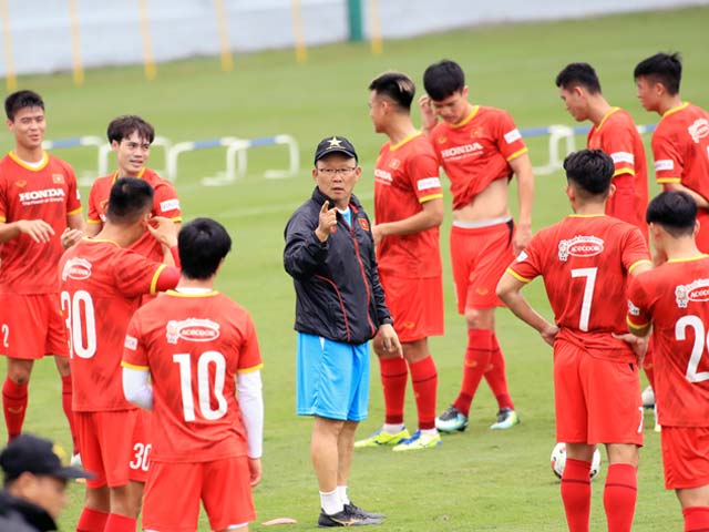 ĐT Việt Nam chốt danh sách đá vòng loại World Cup: Vì sao thầy Park bổ sung cầu thủ thứ 30? - 1