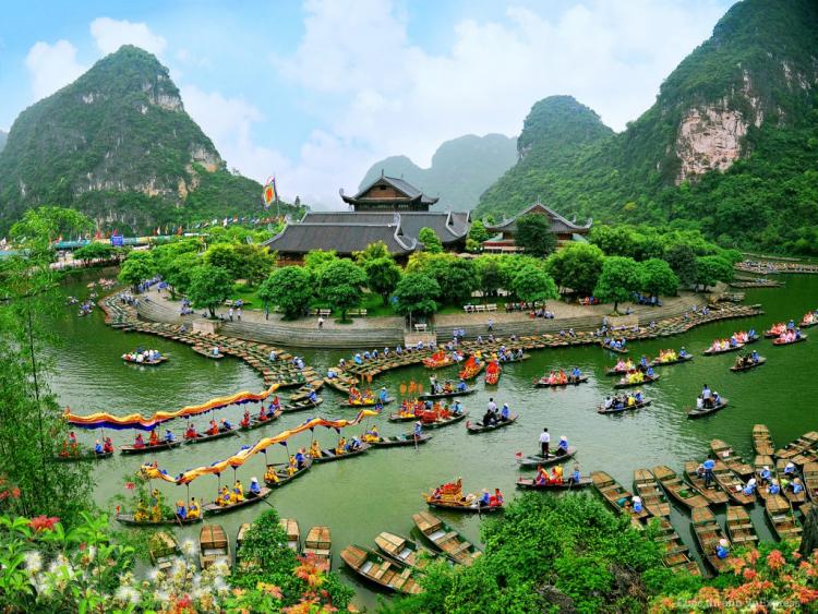 Văn Công Hùng tự lái xe xuyên Việt: Đặc sản Ninh Bình khó kiếm hơn... gan trời