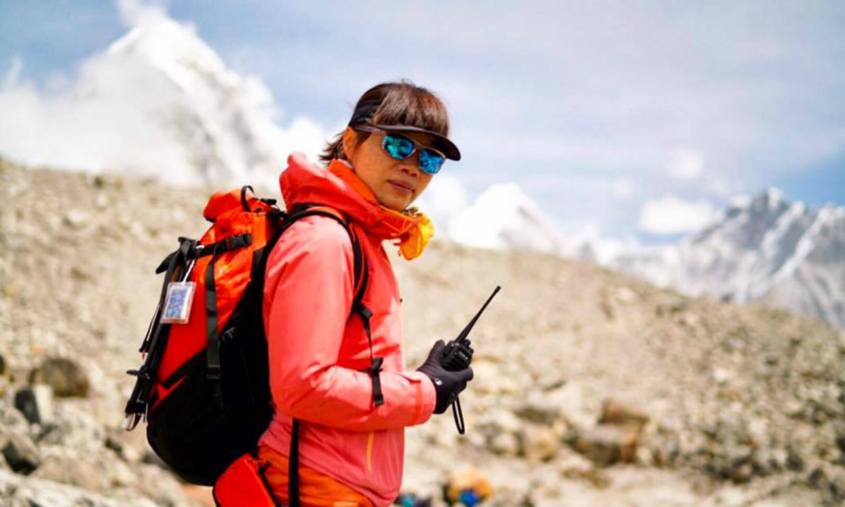 Một cô giáo lập kỉ lục khi leo đỉnh Everest chỉ trong 26 giờ - 1