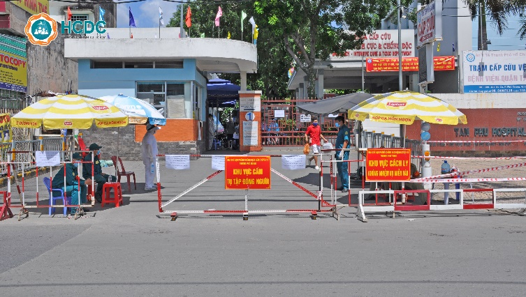 Khai báo không trung thực, cả Bệnh viện quận Tân Phú phải phong tỏa - 2