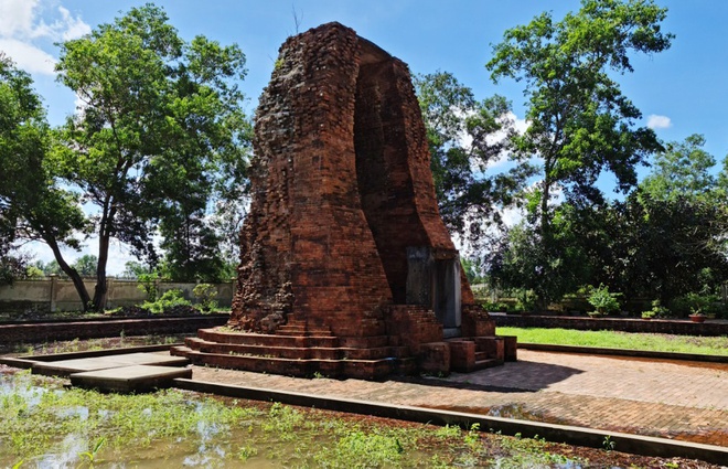 Trưng bày nhiều bảo vật quốc gia tại tháp Vĩnh Hưng - 1