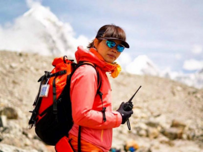 Chuyện hay - Một cô giáo lập kỉ lục khi leo đỉnh Everest chỉ trong 26 giờ