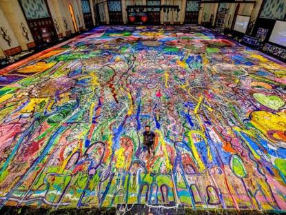 Giải trí - Bất ngờ với bức tranh canvas lớn nhất thế giới trị giá 62 triệu USD