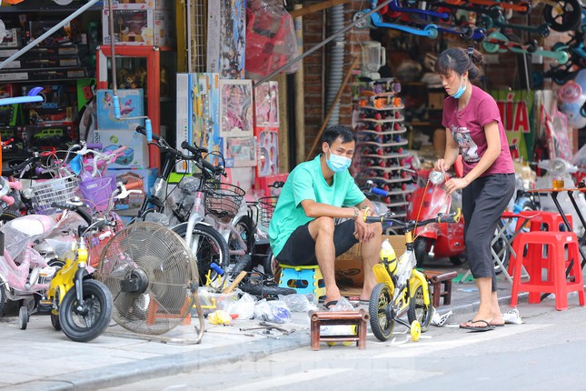 Khu giải trí, phố bán đồ chơi trẻ em ở Hà Nội điêu đứng vì dịch - 4
