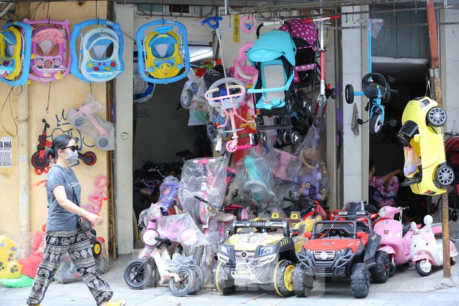 Khu giải trí, phố bán đồ chơi trẻ em ở Hà Nội điêu đứng vì dịch - 5