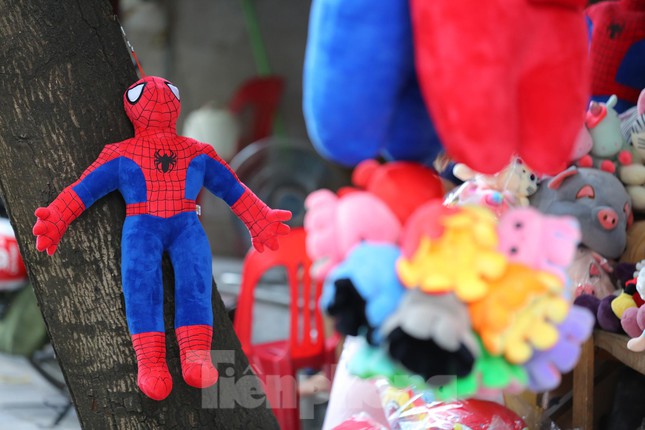 Khu giải trí, phố bán đồ chơi trẻ em ở Hà Nội điêu đứng vì dịch - 6