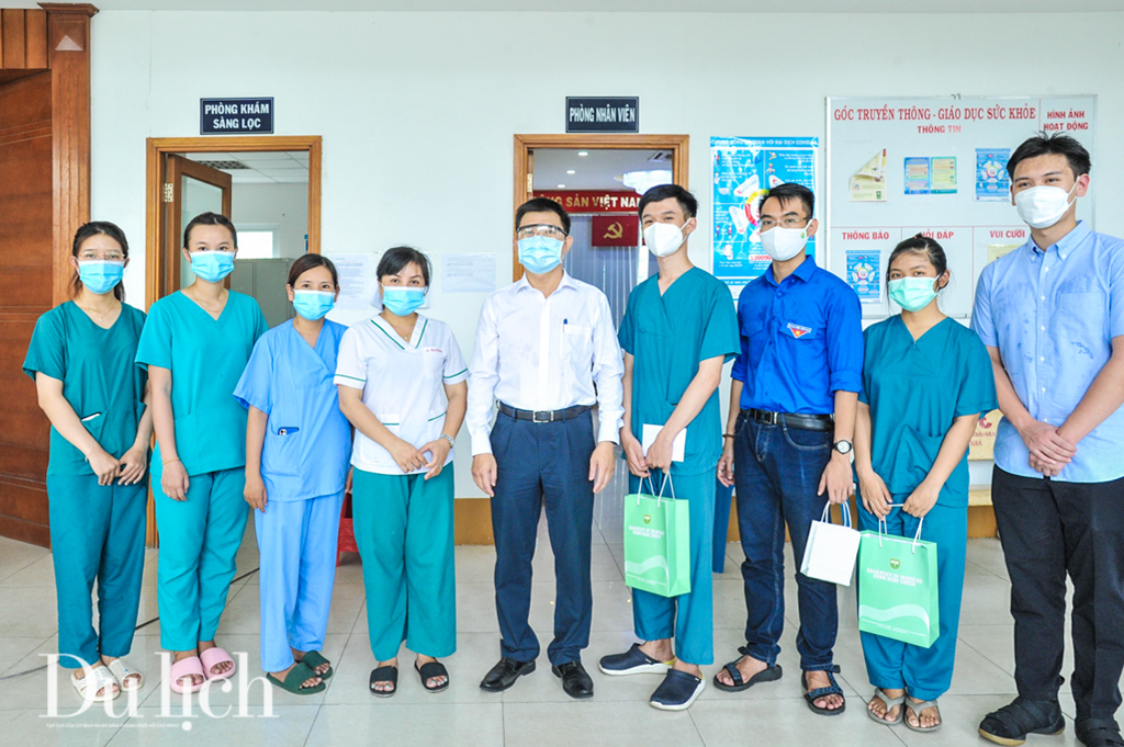 TP.HCM: Sinh viên đại học y khoa tình nguyện vào tâm dịch - 2