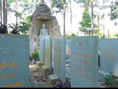 Chuyện hay - Chiêm ngưỡng vườn kinh bằng đá độc đáo ở Vĩnh Long