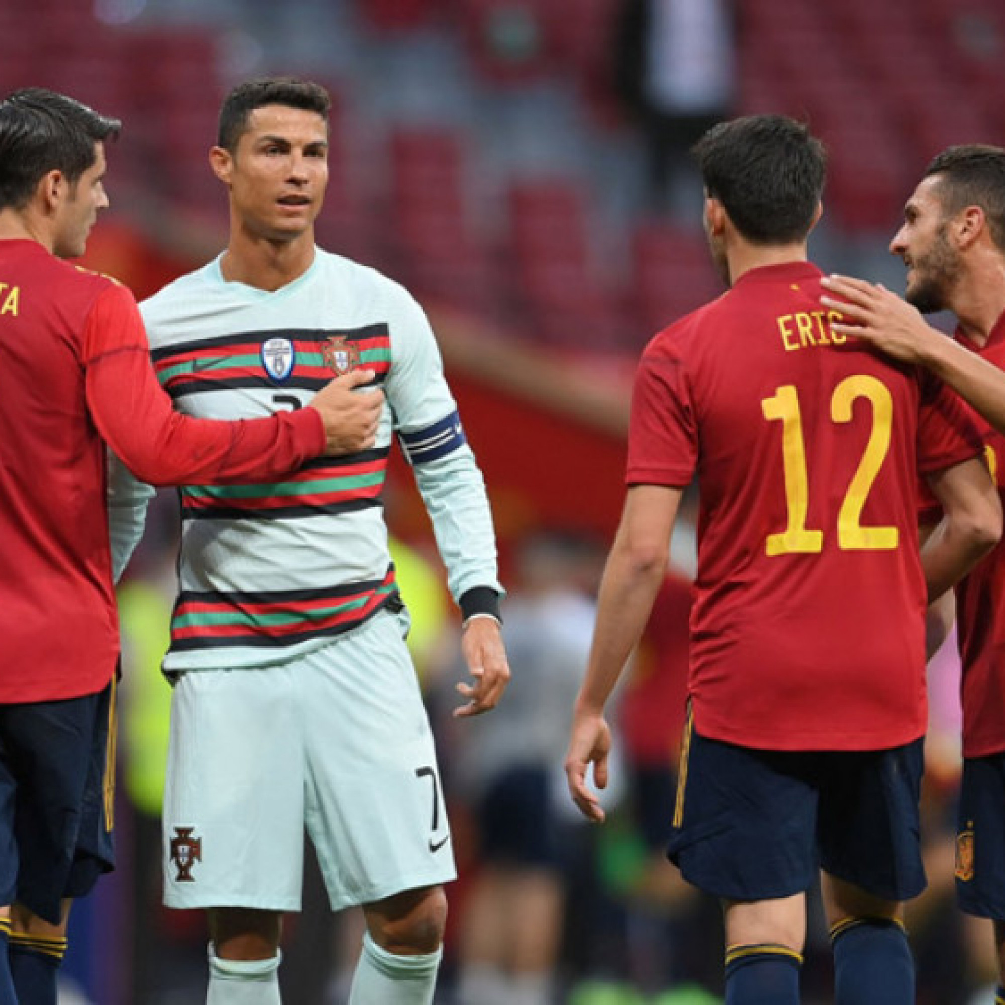 Thể thao - Video Tây Ban Nha - Bồ Đào Nha: Ronaldo câm nín, xà ngang oan nghiệt