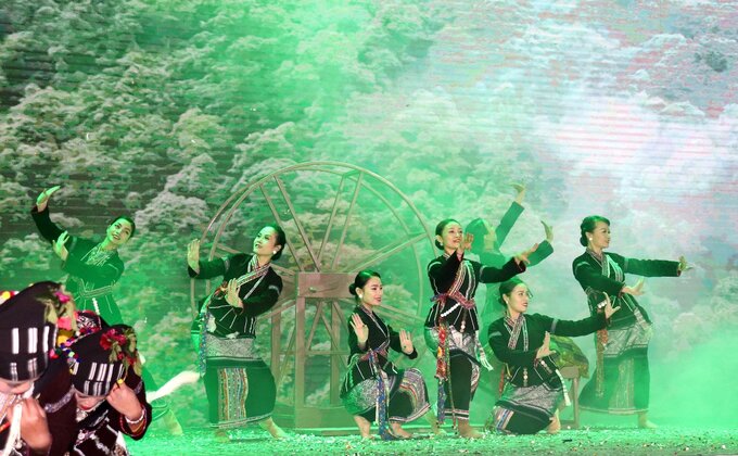 Lai Châu tổ chức loạt lễ hội và giải dù lượn - 1