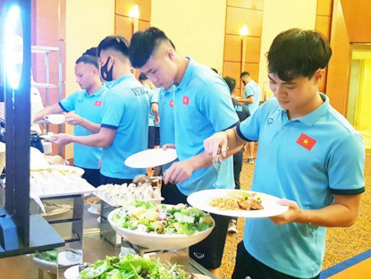Ăn gì - “Bật mí” thực đơn 12 ngày tại khách sạn Swissotel của ĐT Việt Nam