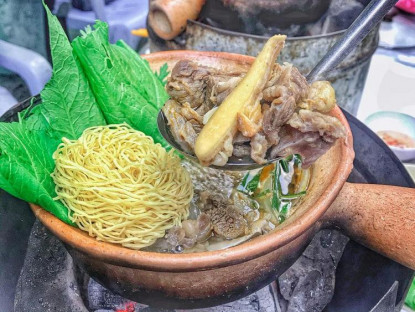 Ăn gì - Hẻm Sài Gòn – Ngon ‘xoắn lưỡi’ với hàng quán có tuổi đời thâm niên