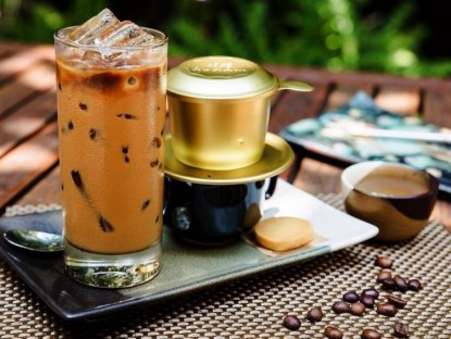 Suy ngẫm - Sài Gòn: Hẹn nhau hết dịch mình cà phê nha!