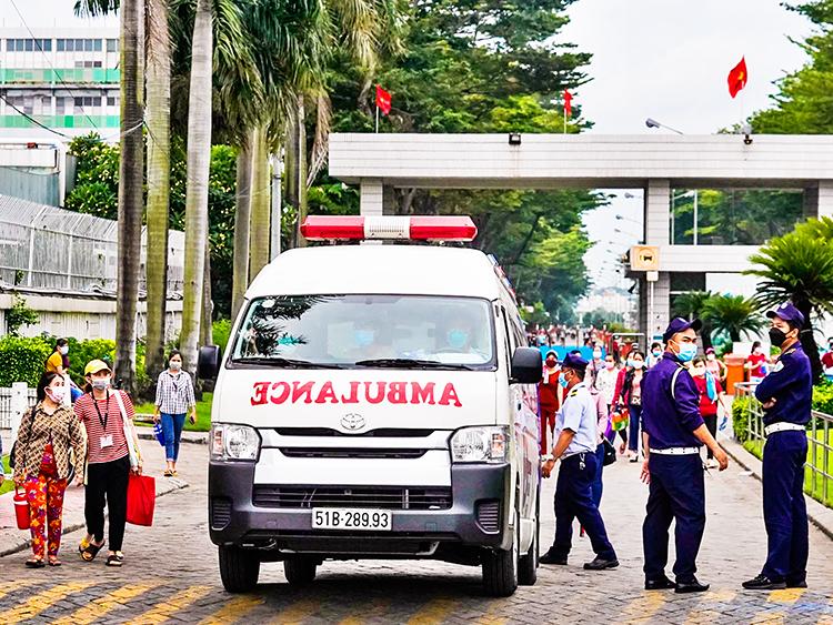 Lấy mẫu xét nghiệm công nhân Công ty PouYuen Việt Nam