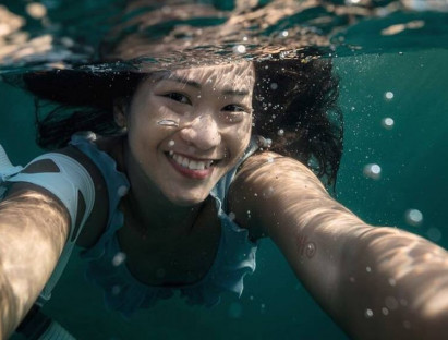 Chuyện hay - Cô gái Việt đam mê du lịch dưới lòng đại dương