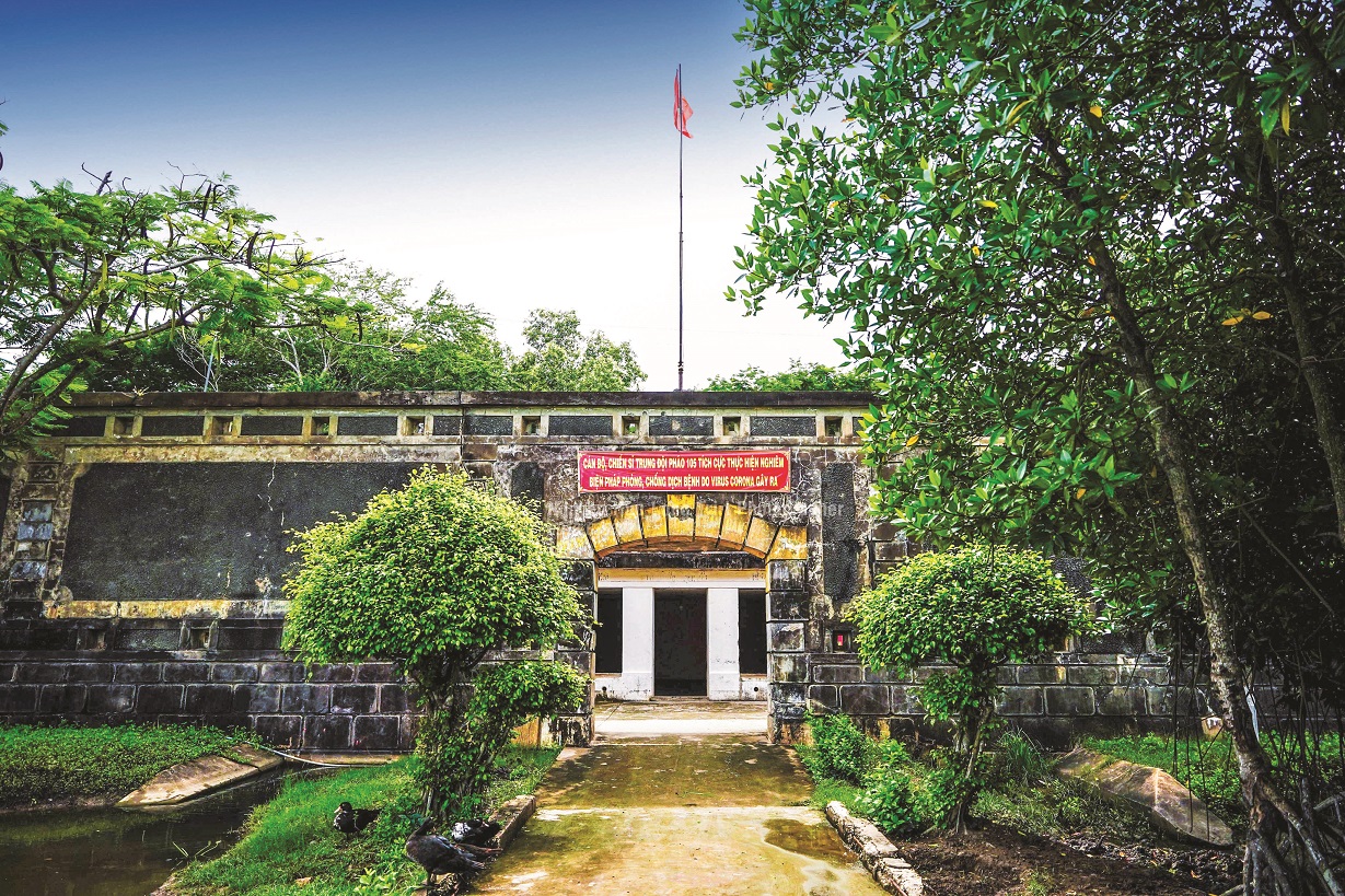 'Check-in' cực chất ở pháo đài trăm tuổi và bảo tàng vũ khí độc lạ gần Sài Gòn - 4