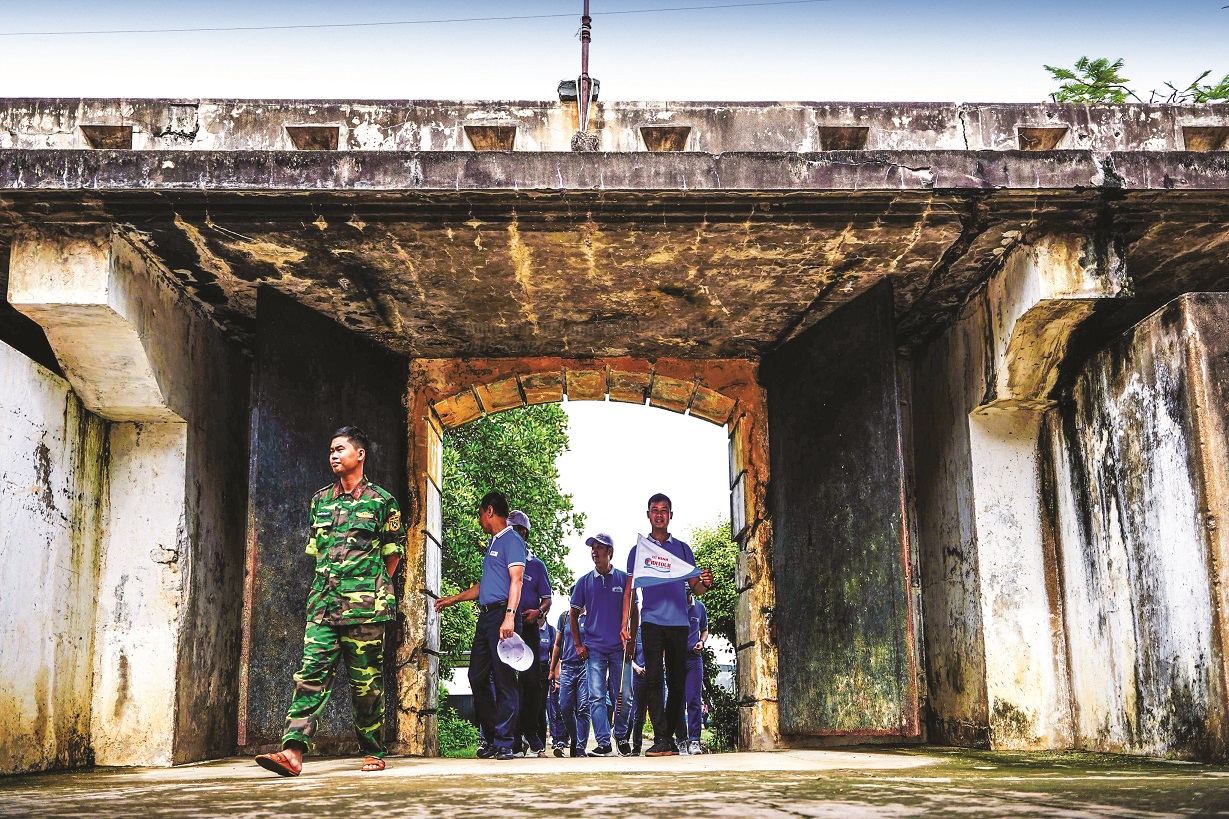 'Check-in' cực chất ở pháo đài trăm tuổi và bảo tàng vũ khí độc lạ gần Sài Gòn - 5