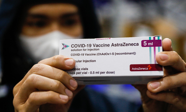 Hơn một triệu liều vaccine Covid-19 sắp về Việt Nam - 1