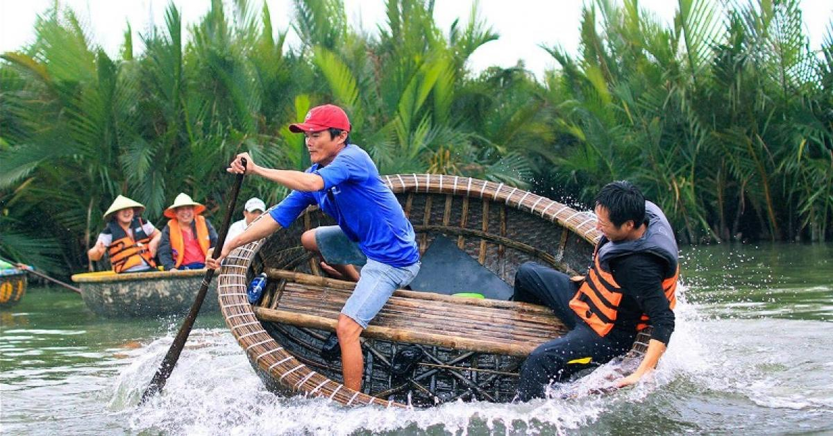 Say sóng” màn múa thúng đặc sắc ở rừng dừa Bảy Mẫu – Hội An