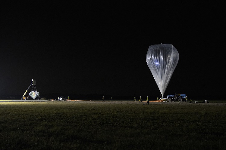 Khinh khí cầu du lịch vũ trụ thử nghiệm bay cao 32 km - 1