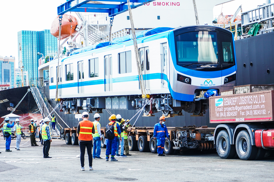 Đoàn tàu số 4 và 5 tuyến Metro số 1 tiếp tục về cảng Khánh Hội - 7