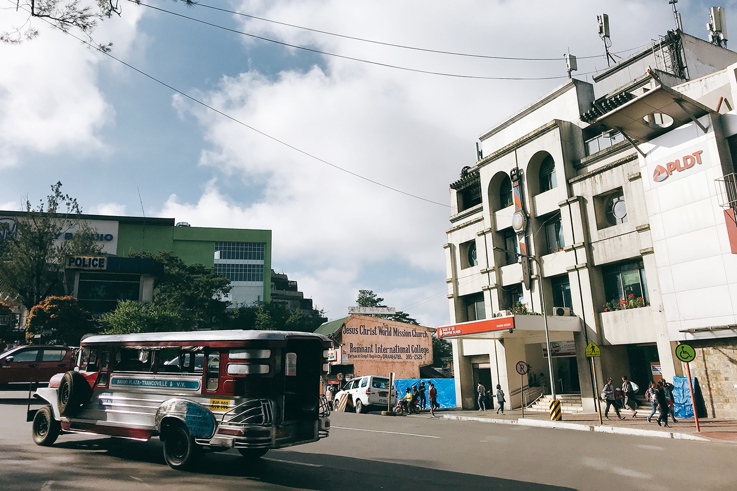 Thú vị những chiếc xe Jeepney đầy sắc màu ở Philippines - 3